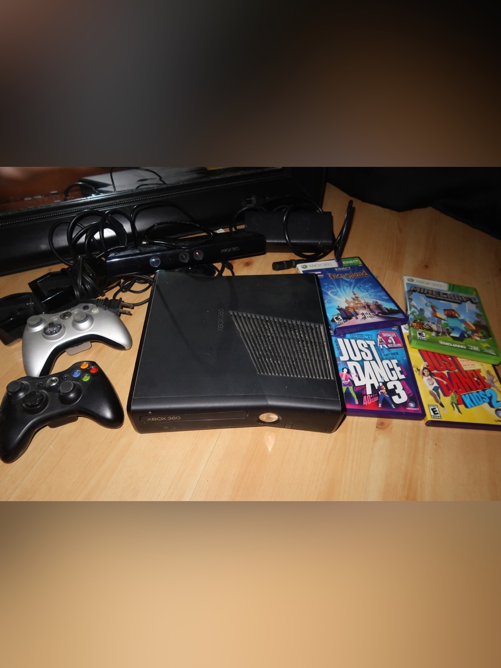 Microsoft Xbox 360 Kinect with Controllers and Games - Black
